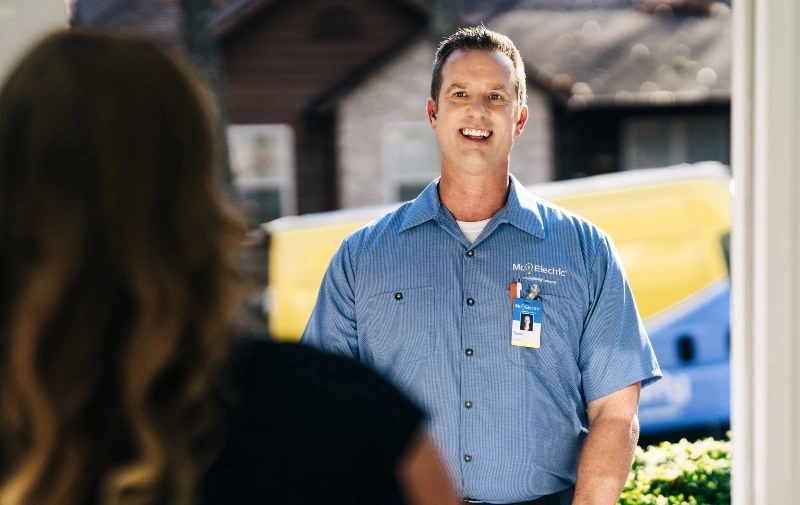 Mr. Electric electrician arriving to perform electrical repair in Brooksville, FL